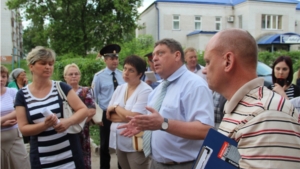 В Новочебоксарске стартовал второй этап городского проекта «Открытый диалог» – «Прогулка с главой администрации города Новочебоксарска Олегом Бирюковым»