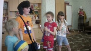 «Будем знакомы» - игровая программа с клоуном Тяпой в оздоровительном лагере «Непоседы» при Ядринском КЦСОН