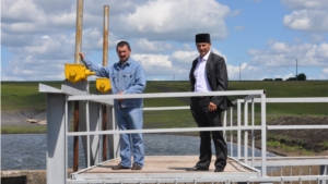 Глава администрации Батыревского района ознакомился с ходом эксплуатации плотины
