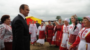 Михаил Игнатьев посетил Тихвинскую ярмарку и праздник песни, труда и спорта «Акатуй» в Цивильском районе