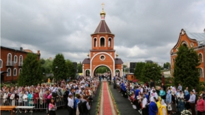 Божественная литургия в Соборе святого равноапостольного великого князя Владимира в Новочебоксарске