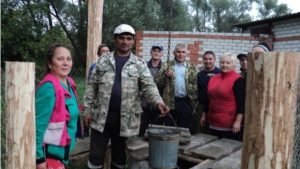 В рамках Всероссийского экологического субботника «Зеленая Россия» жители деревни Васнары восстановили колодец-журавль