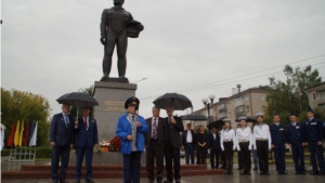 В день рождения космонавта Андрияна Николаева в Чебоксарах состоялась торжественная церемония возложения цветов