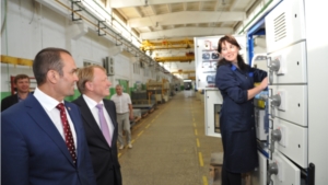 Михаил Игнатьев посетил Чебоксарский электромеханический завод и Ишлейский завод высоковольтной аппаратуры