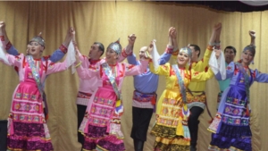 В Эльбарусовском доме культуры состоялся праздничный концерт в исполнении ансамбля песни и танца Чувашской государственной филармонии