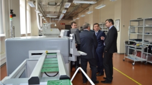 Премьер-министр Чувашии Иван Моторин и министр Владимир Аврелькин посетили электротехнические предприятия Чебоксар