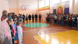 «Спорт любить – здоровым быть»: в Шумерлинском районе отремонтирован еще один спортивный зал школы