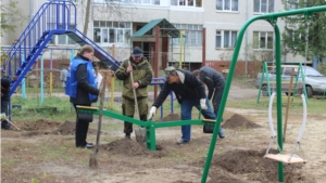 Установлены новые элементы детской игровой площадки в микрорайоне "Молодежный"