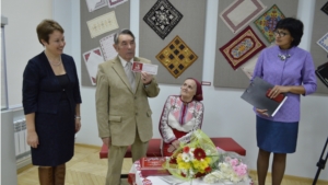 В Музее чувашской вышивки открылась выставка «Разноцветный мир узоров»