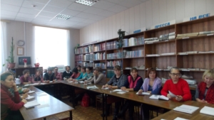 За круглым столом – библиотечные работники Батыревского района