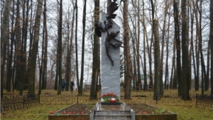 Мариинско-Посадский район: в Эльбарусово состоялся траурный митинг, посвященный памяти погибших при пожаре школы в 1961 году