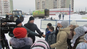 Хоккейная коробка стала настоящим новогодним подарком жителям поселка Альгешево от городских властей