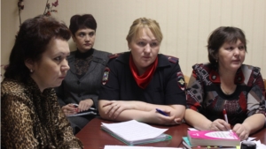 Состоялось очередное заседание комиссии по делам несовершеннолетних и защите их прав