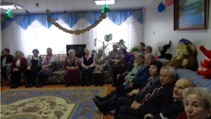 В БУ «Мариинско-Посадский ЦСОН» состоялось праздничное мероприятие «Здравствуй, Новый год!»