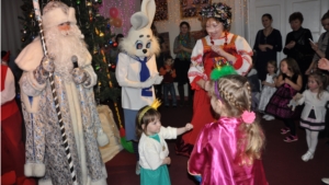 Сказочные чудеса на рождественских елках в театре кукол