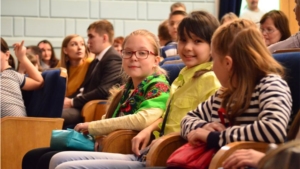 Юные театралы посетили Русский драмтеатр
