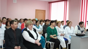 В преддверии Международного женского дня глава администрации Цивильского района посетил медучреждение