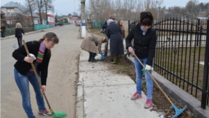 На территории города Мариинский Посад прошел общегородской субботник в рамках стартовавшей акции «Чистый четверг»