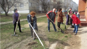 Муниципальные библиотеки города Чебоксары принимают активное участие в массовом субботнике