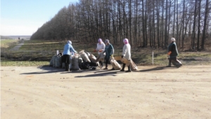 В Канашском районе в рамках двухмесячника по благоустройству проходят субботники