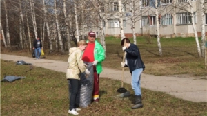 Сотрудники Управления по делам ГО и ЧС приняли участие в субботнике