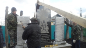 Установка нового памятника в деревне Новое Андиберево