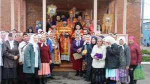 Владыка Феодор провел праздничную службу в храме Александра Невского с.Батырево