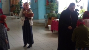 Протоиерей Ермолаев Л.А. посетил пожилых граждан, проживающих в стационарном отделении БУ «Урмарский КЦСОН»