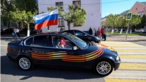 В патриотическом автопробеге "Великая Победа" в Чебоксарах приняло участие более 300 человек