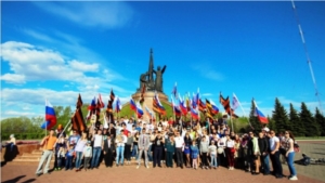 В Чебоксарах прошел автопробег, посвященный Дню Победы