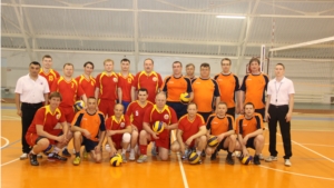 Состоялся товарищеский матч по волейболу между командами Кабинета Министров Чувашской Республики и делегацией Кировской области
