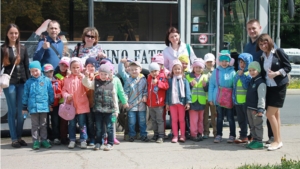 Передвижной троллейбусный музей "Чебоксары - город твоей мечты" провел экскурсию для воспитанников детского сада № 10