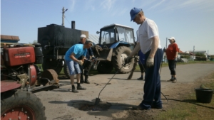 Ямочный ремонт на территории Большебуяновского сельского поселения делается силами самих жителей