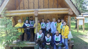 Волонтеры экологического движения Татарстана «Зеленая планета» приехали в национальный парк «Чаваш вармане»