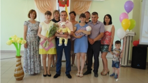 Наречение имени новых граждан Шемуршинского района, приуроченное Дню отцов «Крепкие руки»
