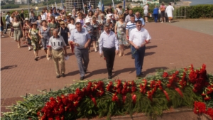 В День памяти и скорби общественность Калининского района г.Чебоксары приняла участие в церемонии возложения цветов и венков к Монументу Славы