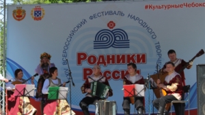 Праздничный концерт в Лакреевском парке