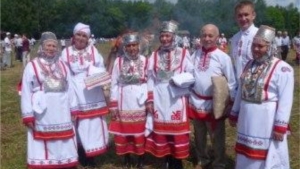 Народный фольклорный коллектив «Сĕнтĕр» на Всечувашском празднике «Хравути Поххи»