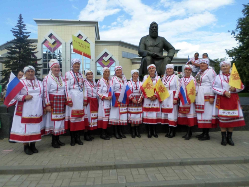 Фольклорный коллектив «Энеш» на Дне Республики