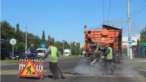 В Новочебоксарске продолжается ямочный ремонт дорог