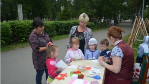 В парке города Шумерля прошел  мастер-класс по изготовлению кукол, символизирующих семейное счастье