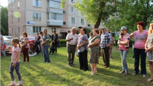 Праздник для всех: продолжаются культурно-развлекательные программы во дворах многоквартирных домов