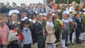 С началом нового учебного года учеников и педагогов Красноармейской школы поздравил заместитель министра образования и молодежной политики Чувашской Республики Сергей Кудряшов