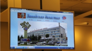На Чебоксарском электроаппаратном заводе архивисты презентовали фотоальбом «Заводская Династия»