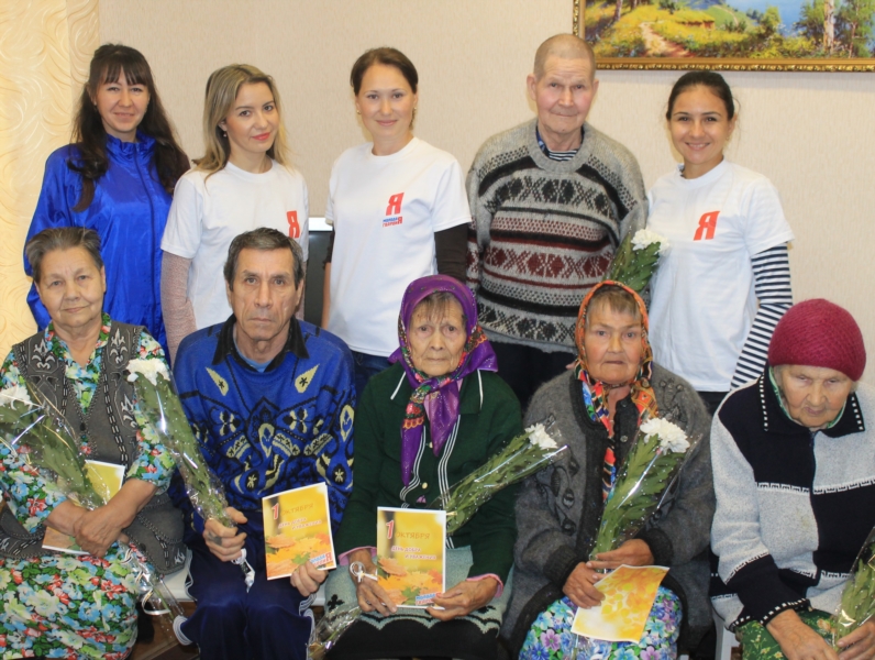 Активисты «Молодой Гвардии» Козловского района  поздравили граждан пожилого возраста и инвалидов