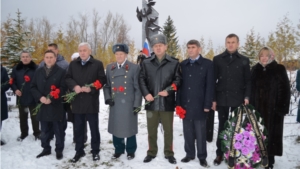 В Мариинско-Посадском районе прошел траурный митинг, посвященный трагедии в Эльбарусовской школе