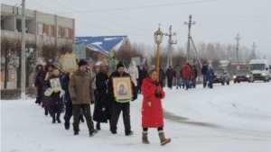 Божественная литургия в храме Воздвижения Креста Господня села Красные Четаи