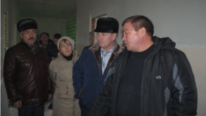 Глава администрации Шемуршинского района В.В. Денисов ознакомился с ходом ремонтных работ в образовательном учреждении