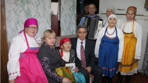 Жизнь богата и годами, и трудами…: долгожительница Шумерлинского района принимает поздравления с юбилеем