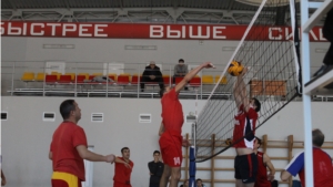 Игра 1 тура чемпионата любительской волейбольной лиги Чувашии состоялась в ФОКе "Атал"